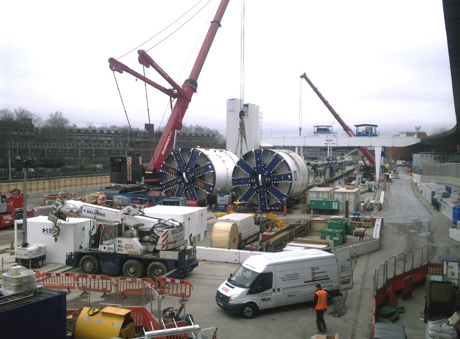 Wegbereiter durch das weiche Herz von London  Förderantriebstechnik für Schnellbahn-Tunnelbau im Londoner Zentrum